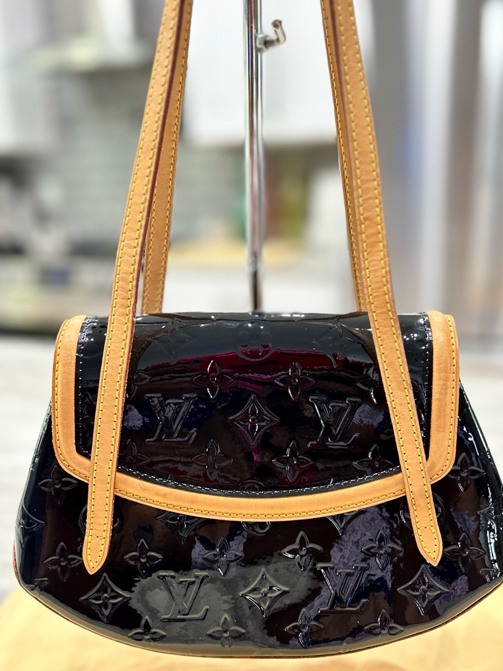 Louis Vuitton Authentic Black Patent Vernis Leather Monogram Bag